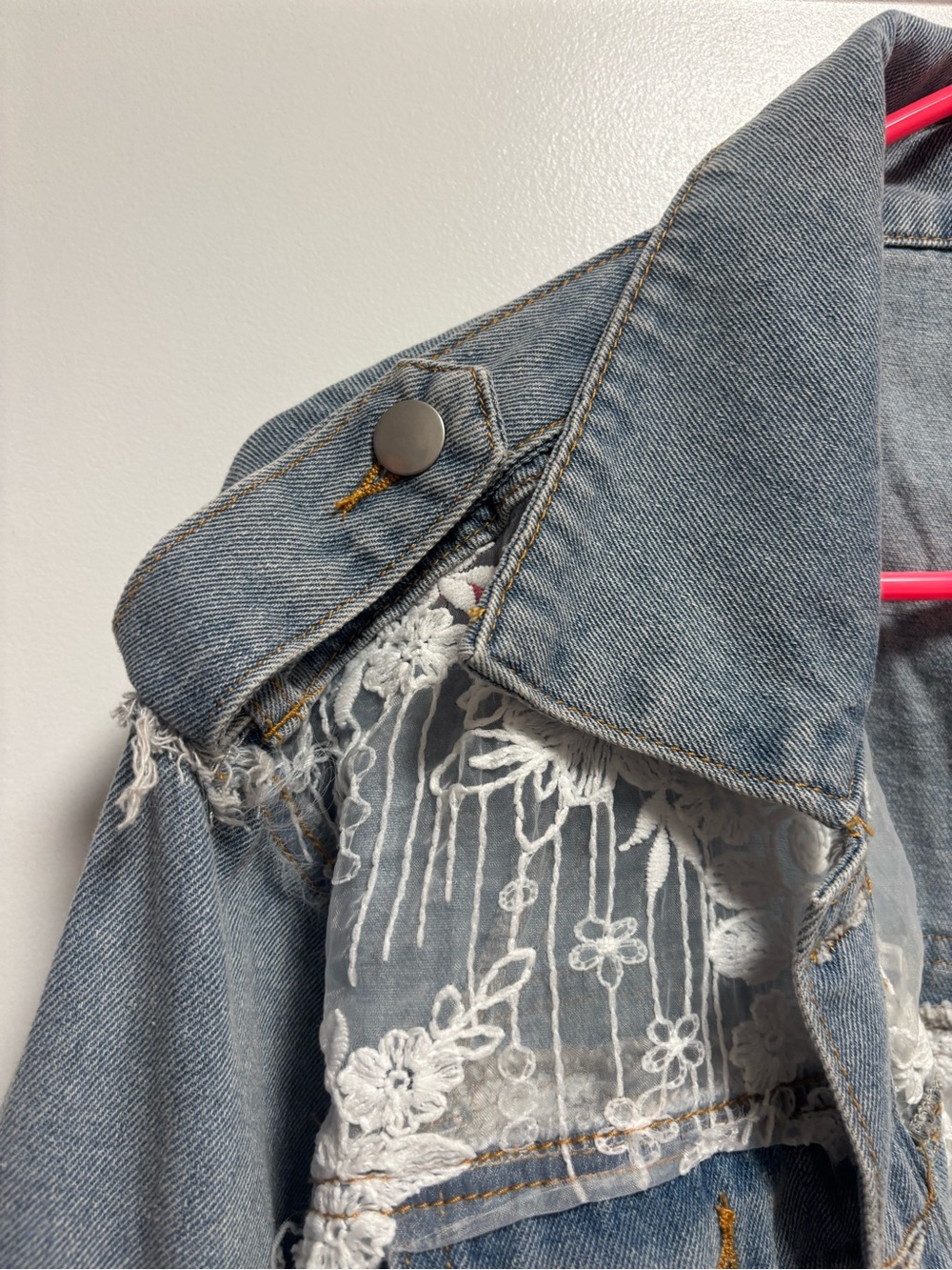 POL Lace Detail Denim Jacket Size Small NWOT Boho Frayed Snap Front - Picture 5 of 7